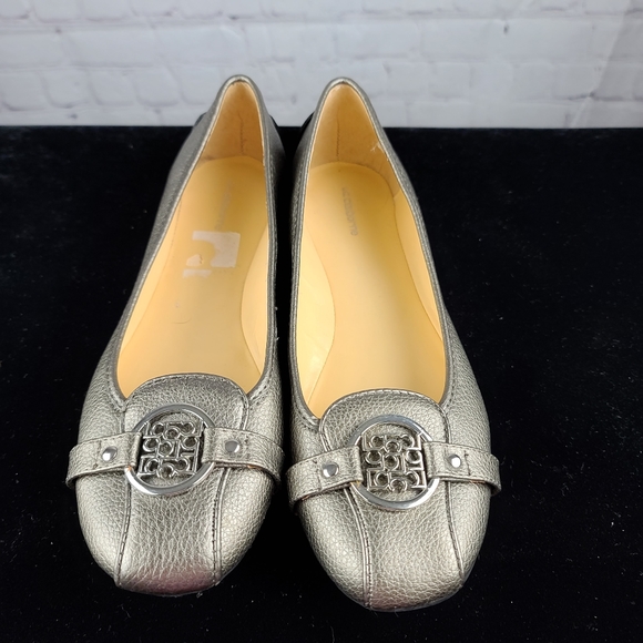 Liz Claiborne Shoes - Liz Claiborne flats 8 1/2 M